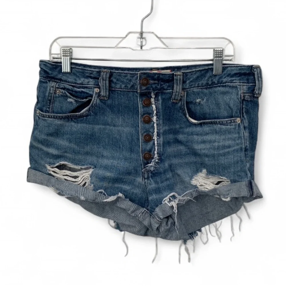 We the Free Romeo Rolled Distressed Blue Jean Shorts Size 30 - Picture 1 of 10